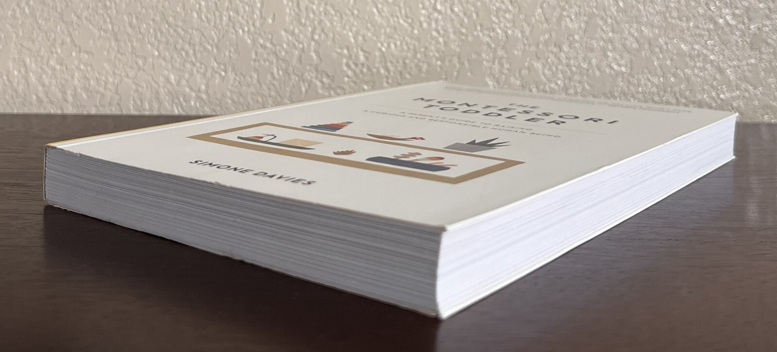 THE MONTESSORI TODDLER : A Parents Guide by Simone Davies (2019)