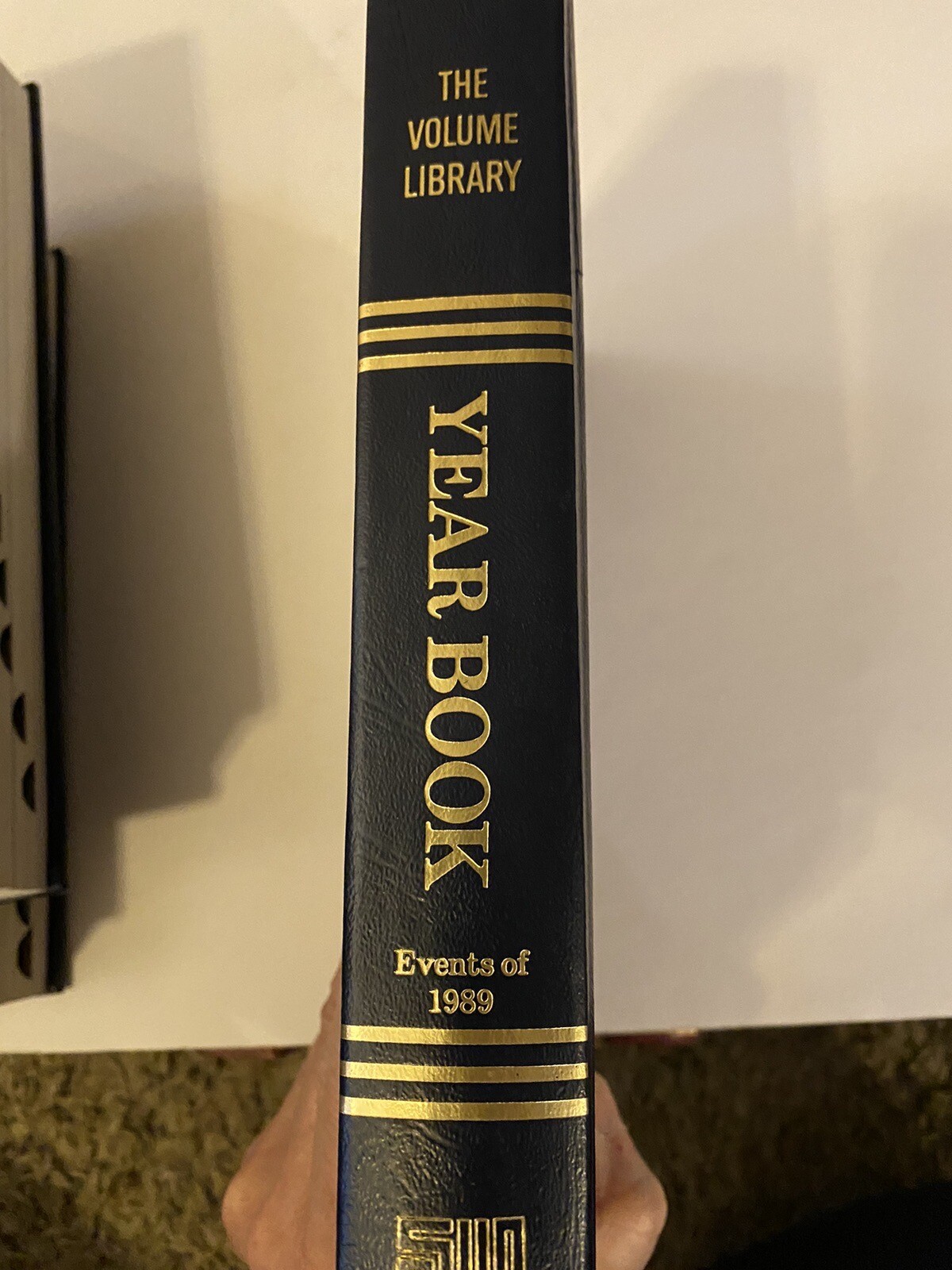 The Volume Library (Southwestern; Volume 1, 2,1989, Yearbook 1989) Excellent