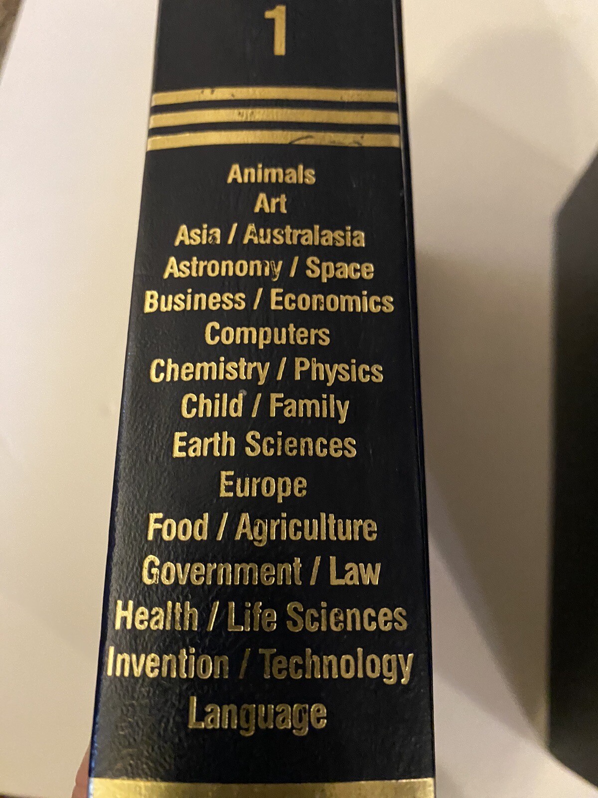 The Volume Library (Southwestern; Volume 1, 2,1989, Yearbook 1989) Excellent