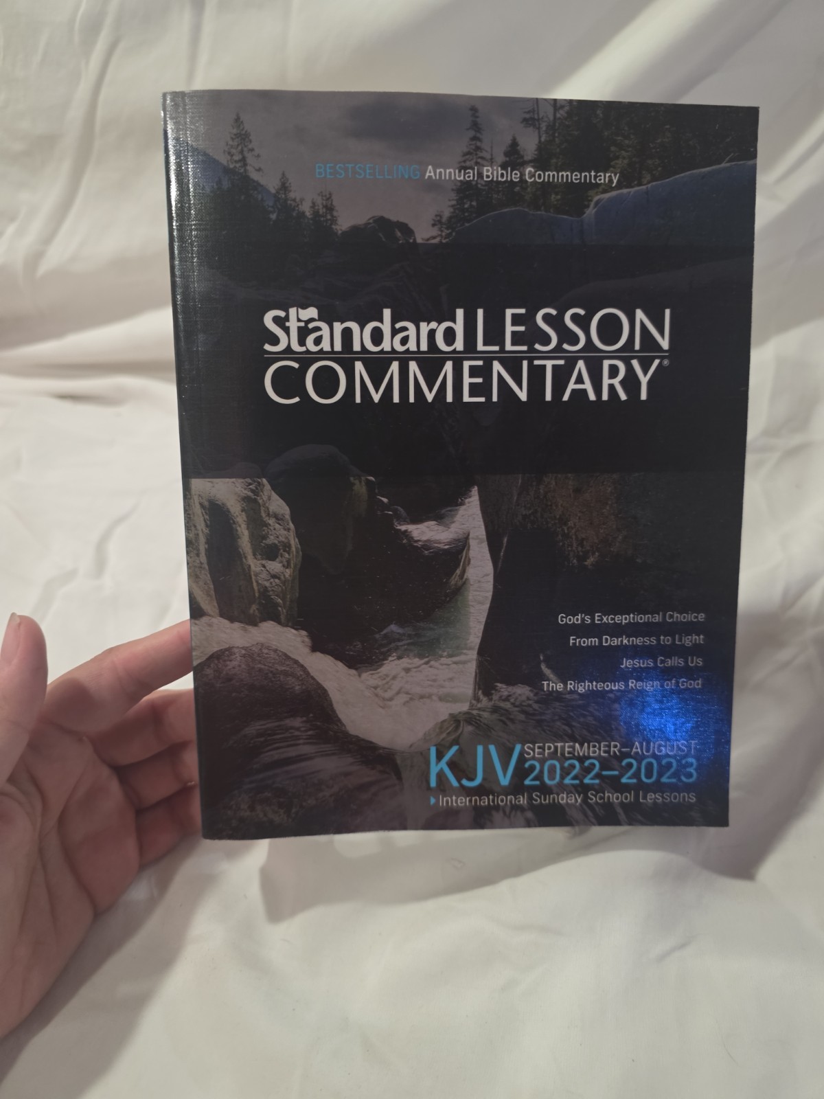 Standard Lesson Comm Ser.: KJV Standard Lesson Commentary® 2022-2023 by Standard