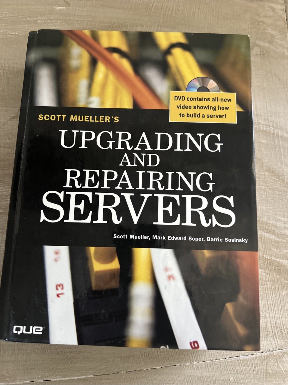Upgrading and Repairing Ser.: Upgrading and Repairing Servers by Scott Mueller,